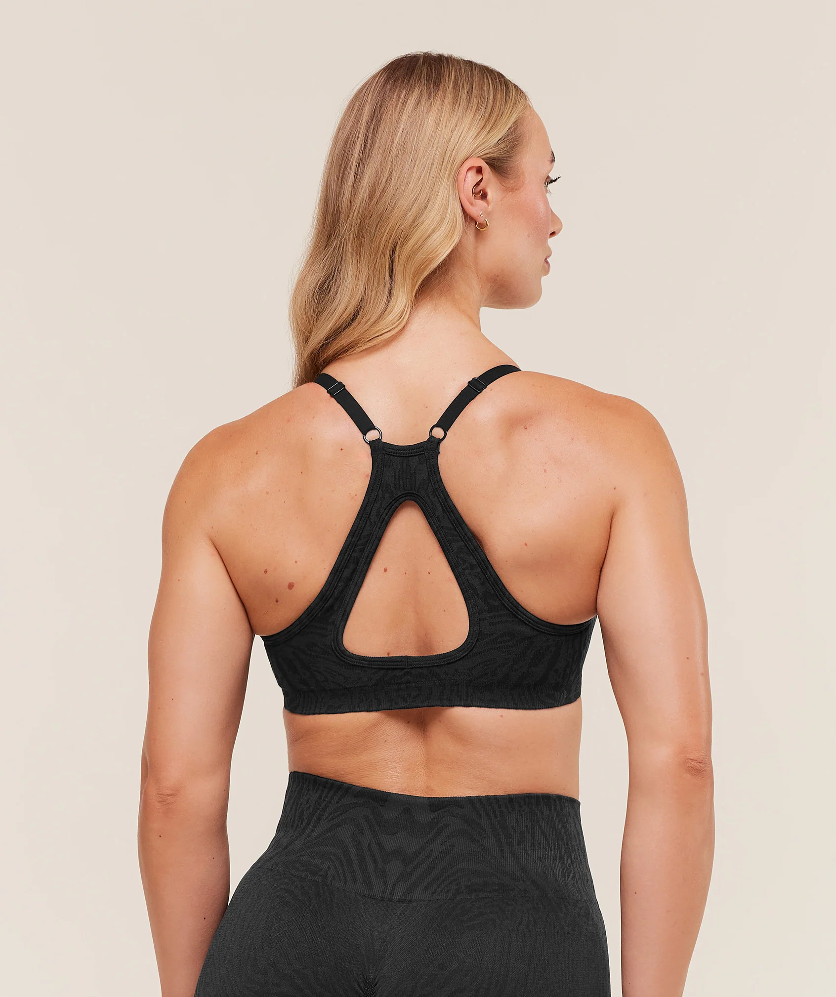 Gymshark Adapt Animal Seamless Sports Bra - Black/Asphalt Grey - Image 2
