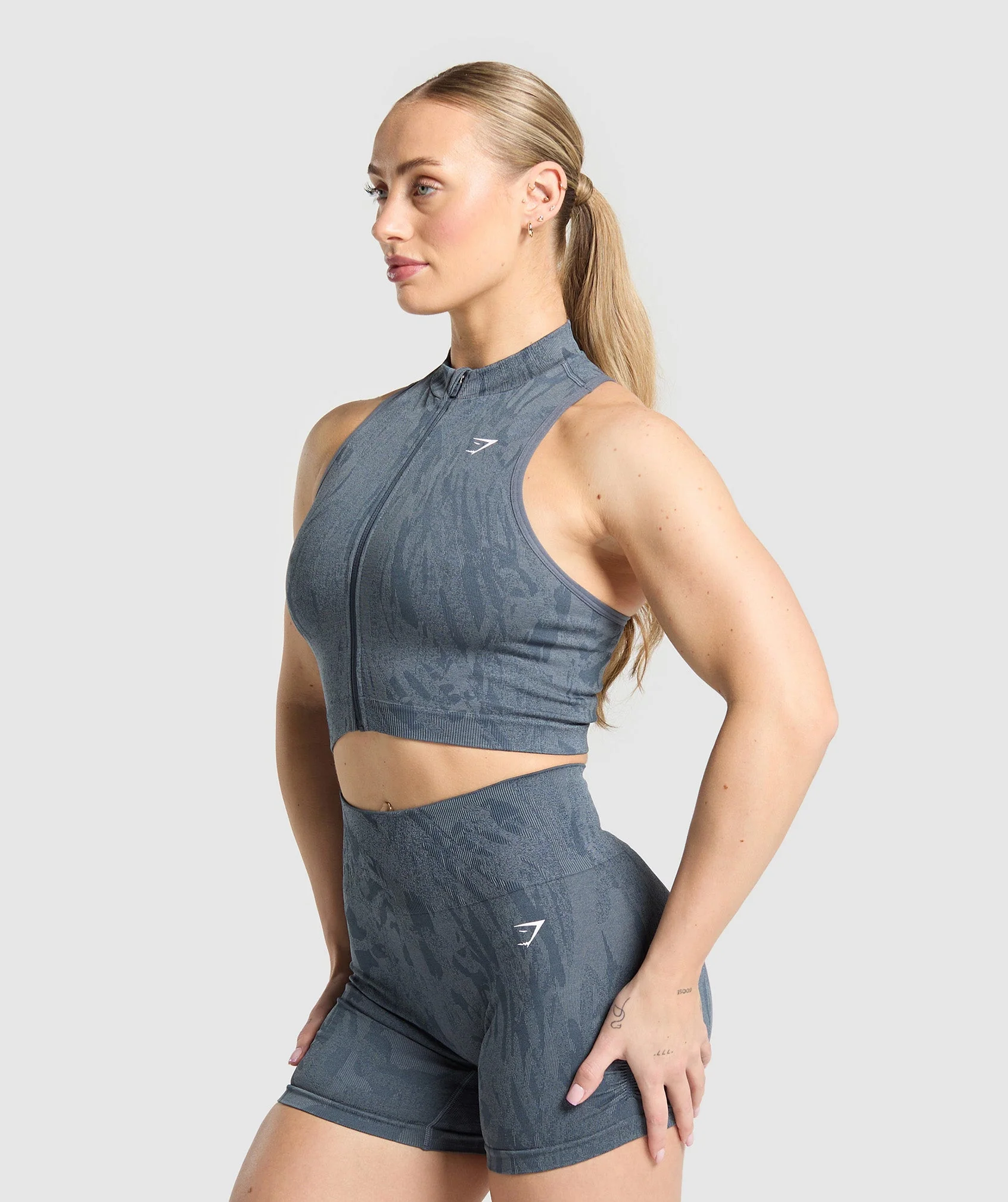 Gymshark Adapt Camo Seamless Zip Up Crop Top - Titanium Blue/Denim Grey - Image 3