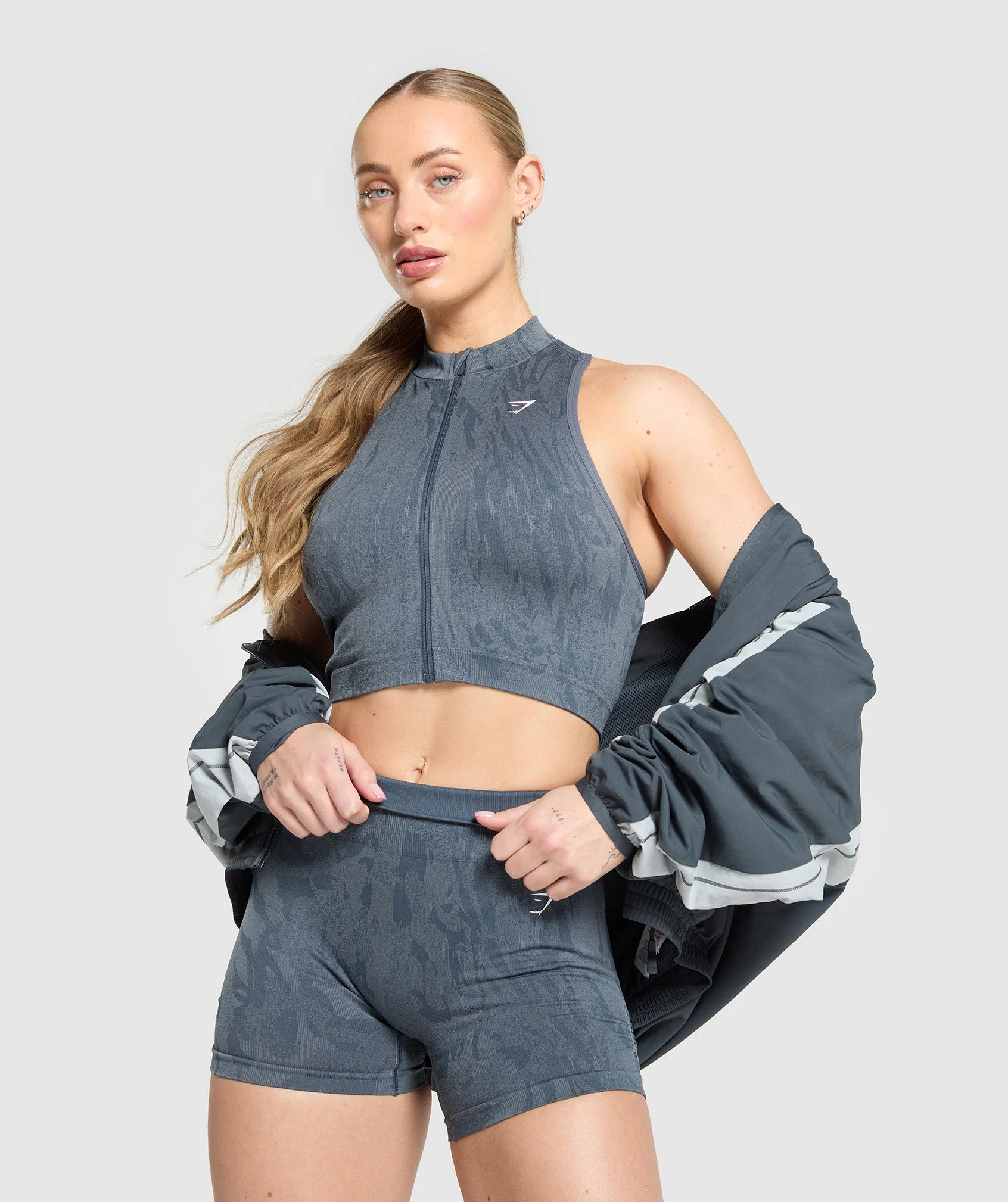 Gymshark Adapt Camo Seamless Zip Up Crop Top - Titanium Blue/Denim Grey - Image 4
