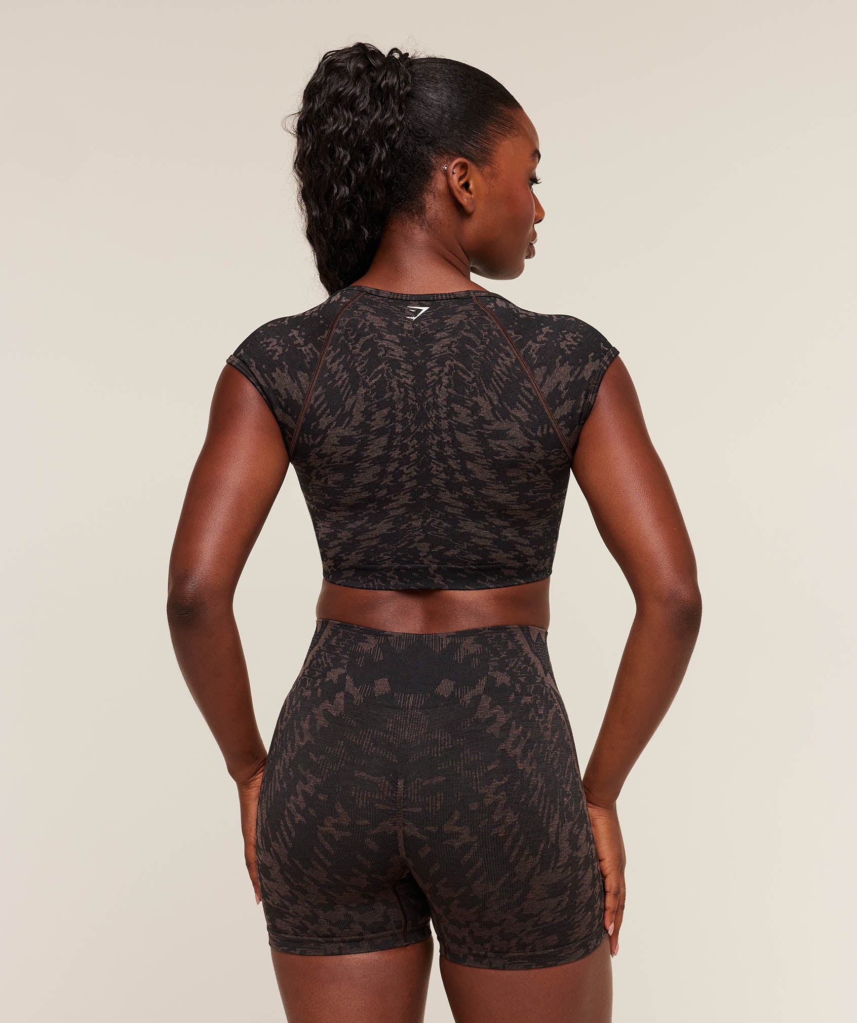 Gymshark Adapt Houndstooth Midi Top - Black/Chestnut Pink - Image 3