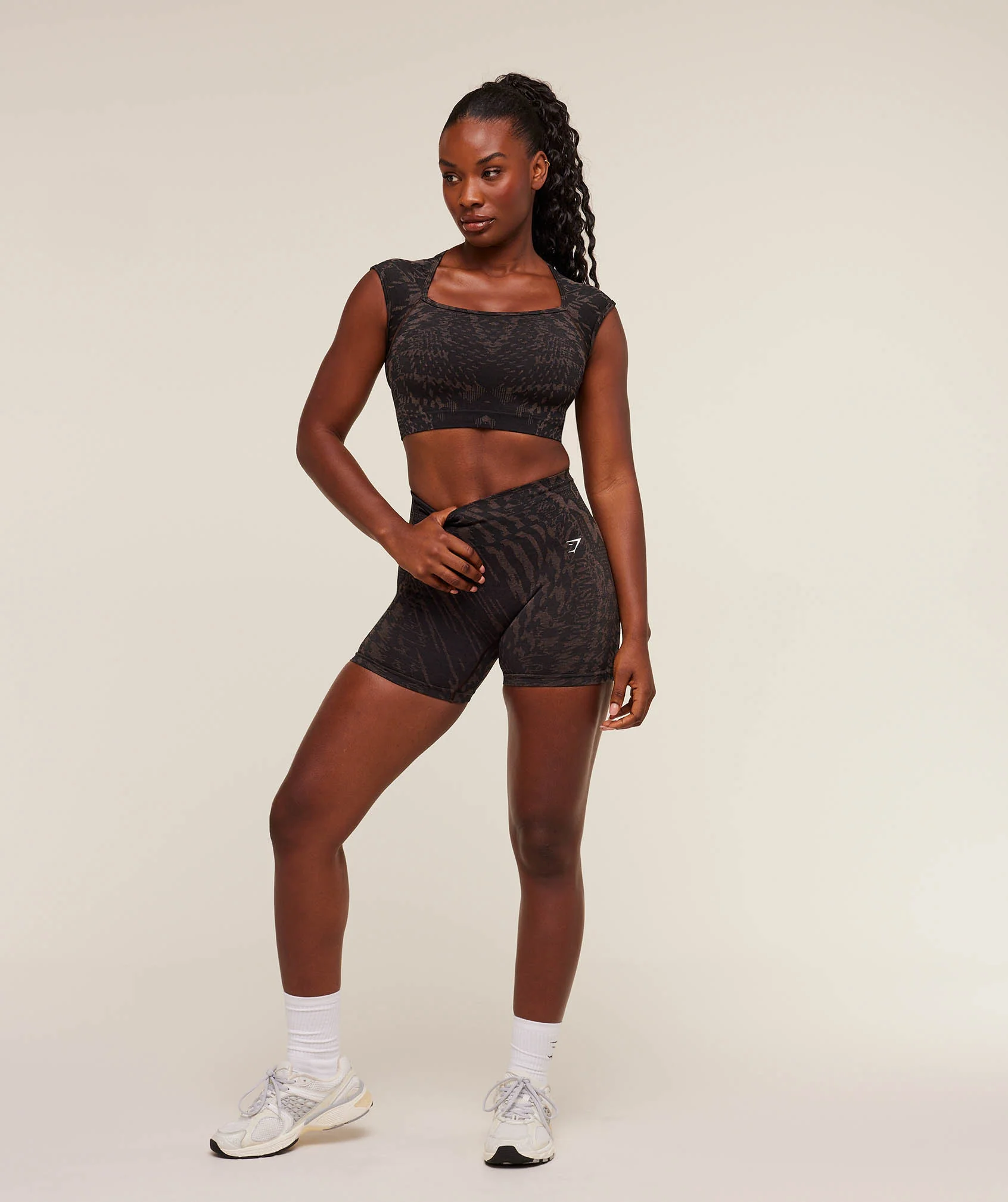 Gymshark Adapt Houndstooth Midi Top - Black/Chestnut Pink - Image 4