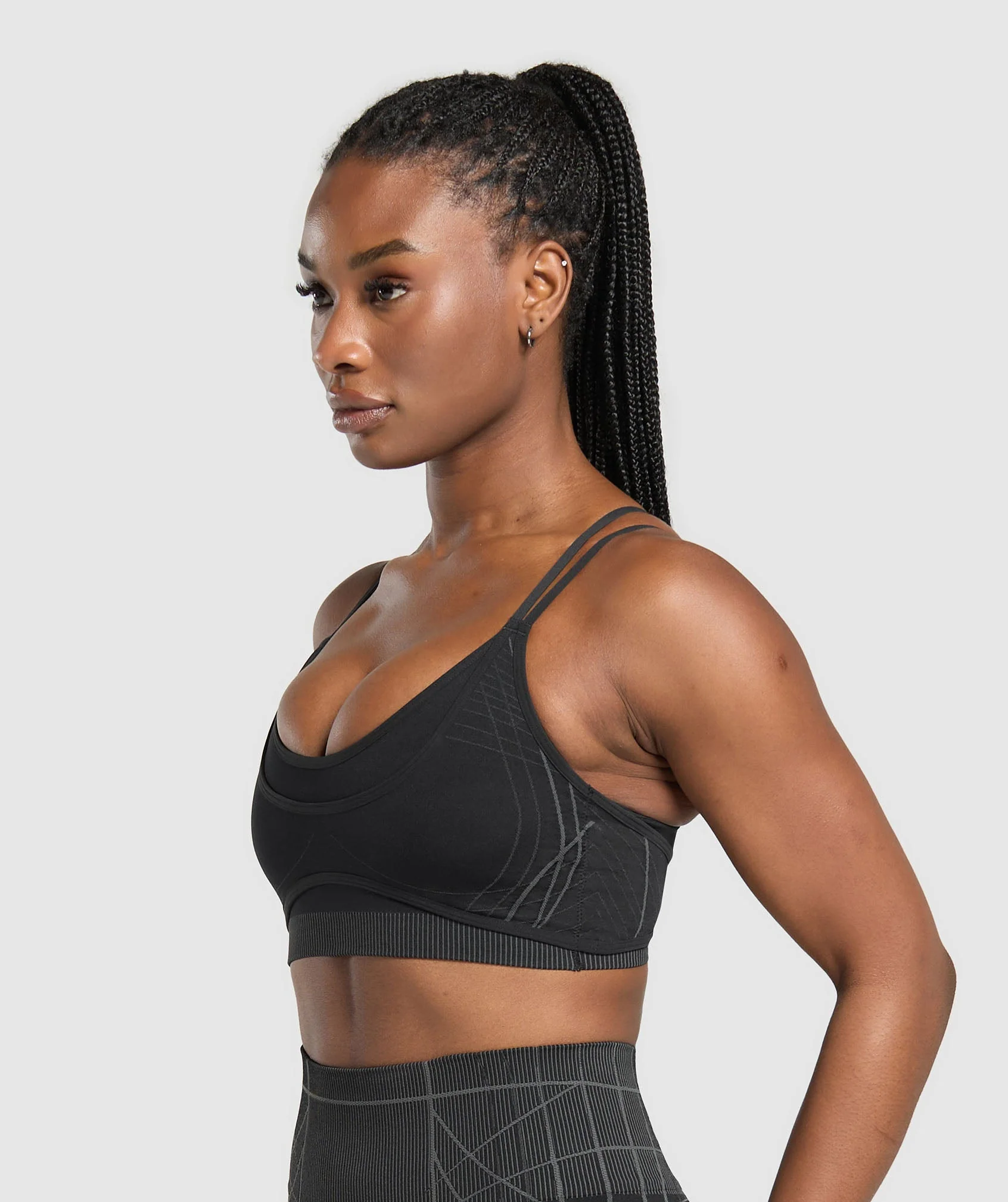Gymshark Apex Seamless Strappy Sports Bra - Black/Graphite Grey - Image 4