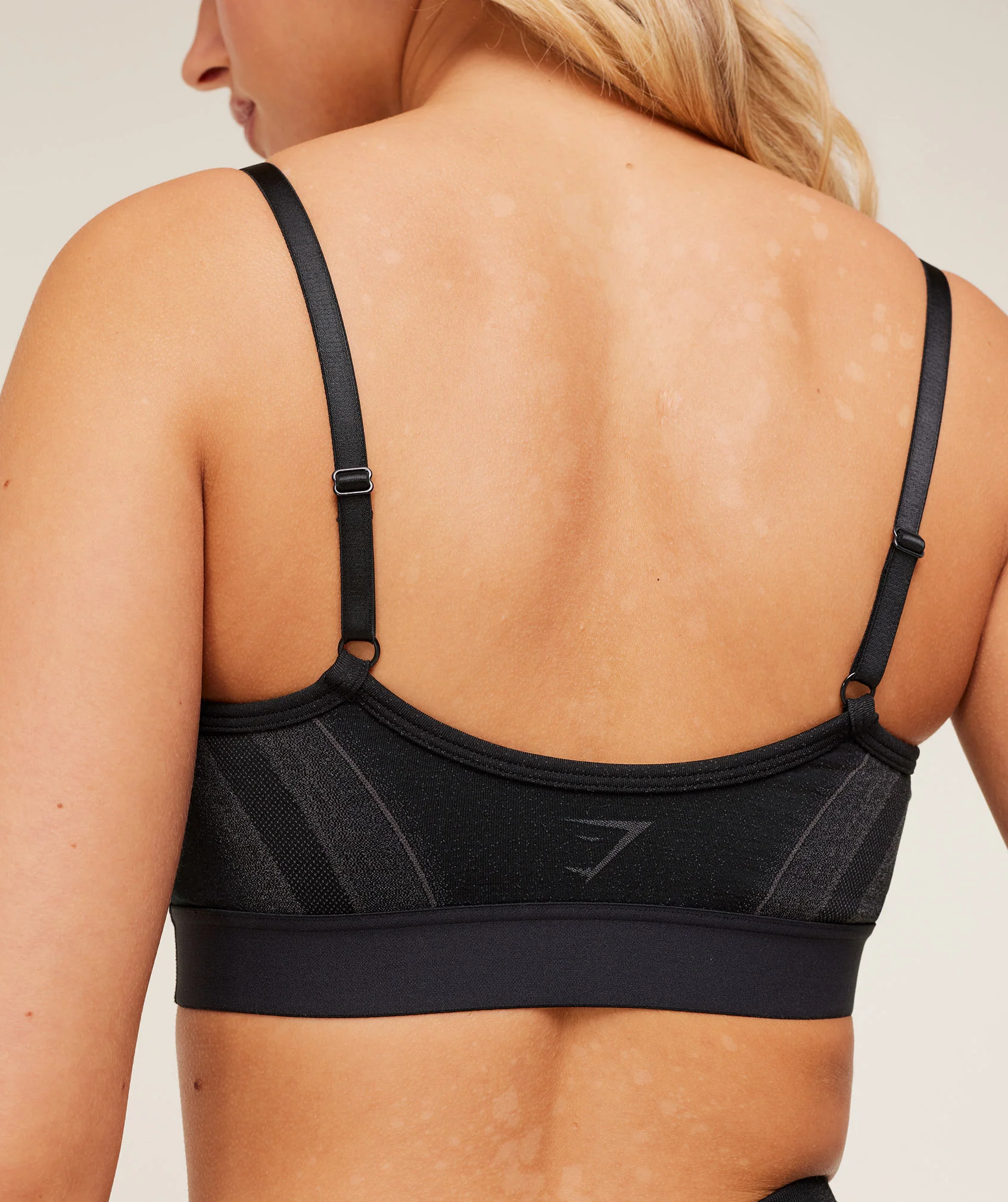 Gymshark Charge Seamless Sports Bra - Black/Graphite Grey - Image 5