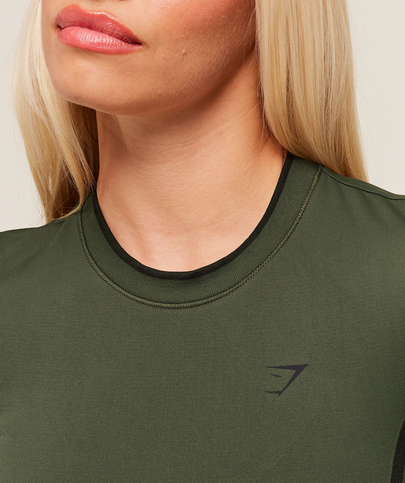 Gymshark Everyday Seamless Contrast Tee - Winter Olive/Black - Image 5