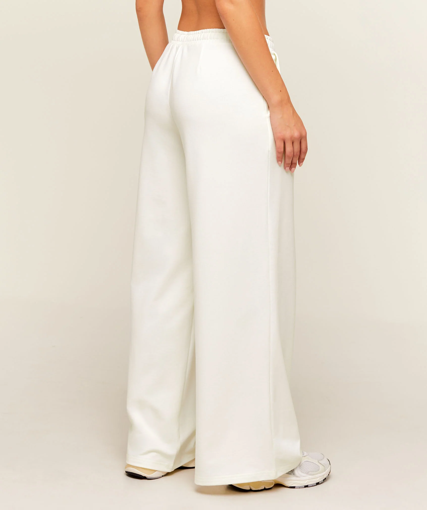 Gymshark Lightweight Wide Leg Pants Regular - Soft White - Image 3