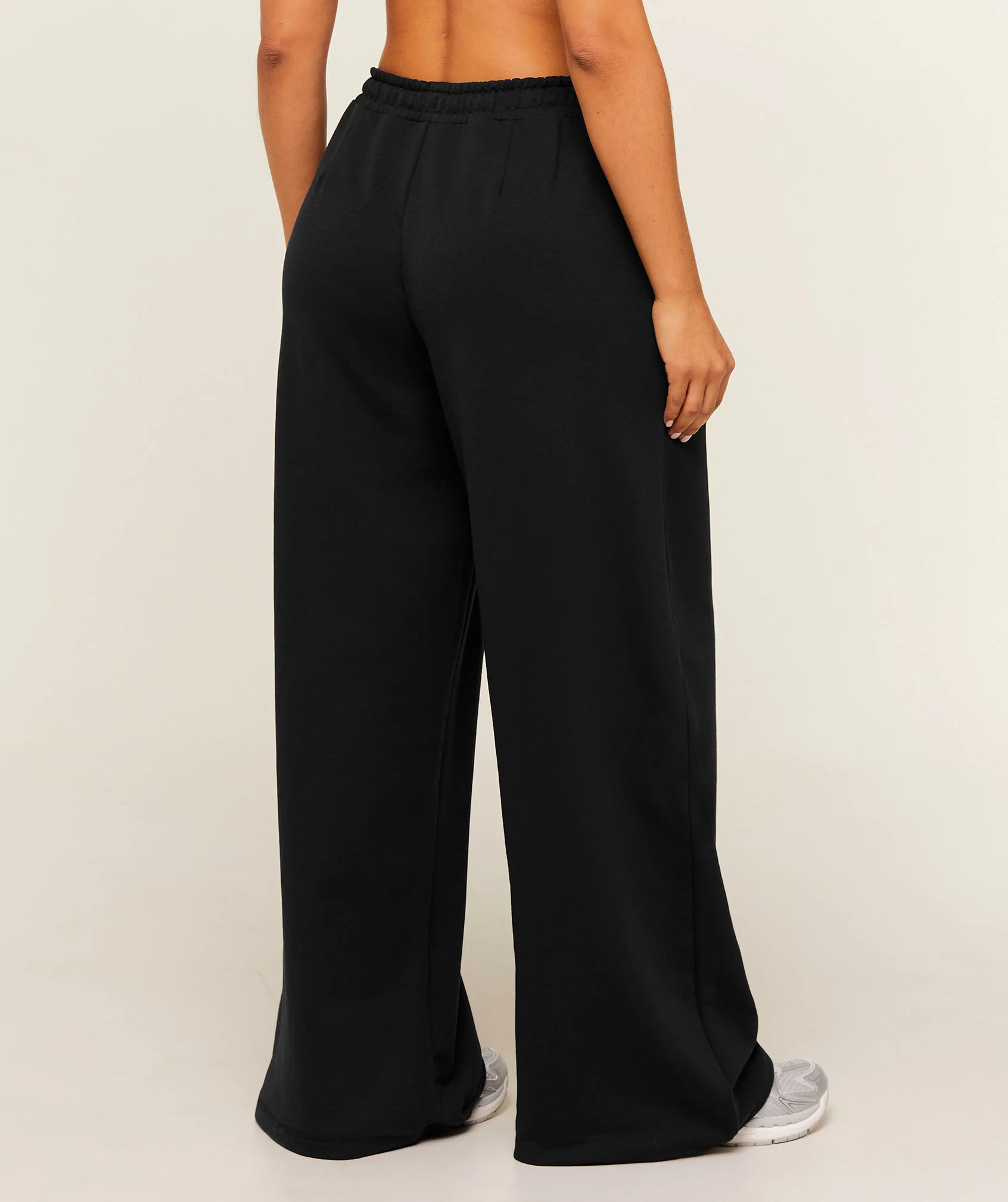 Gymshark Lightweight Wide Leg Pant Short - Black - Image 3