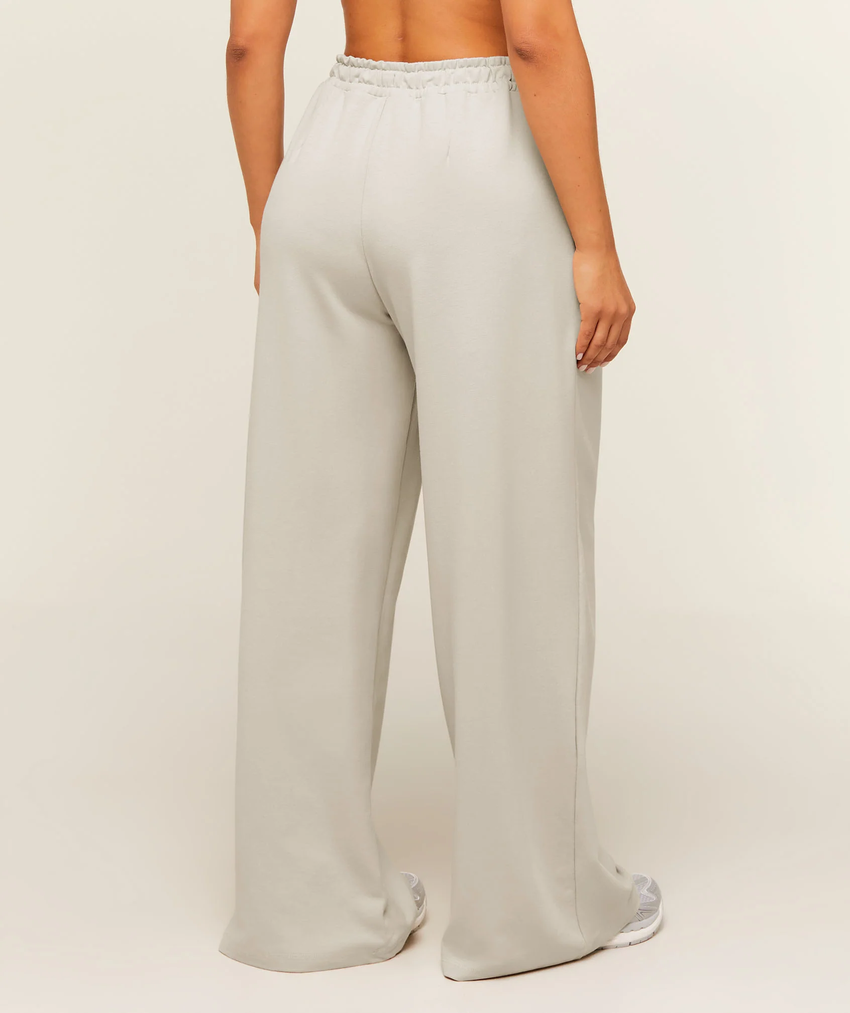 Gymshark Lightweight Wide Leg Pant Short - Pebble Grey - Image 3