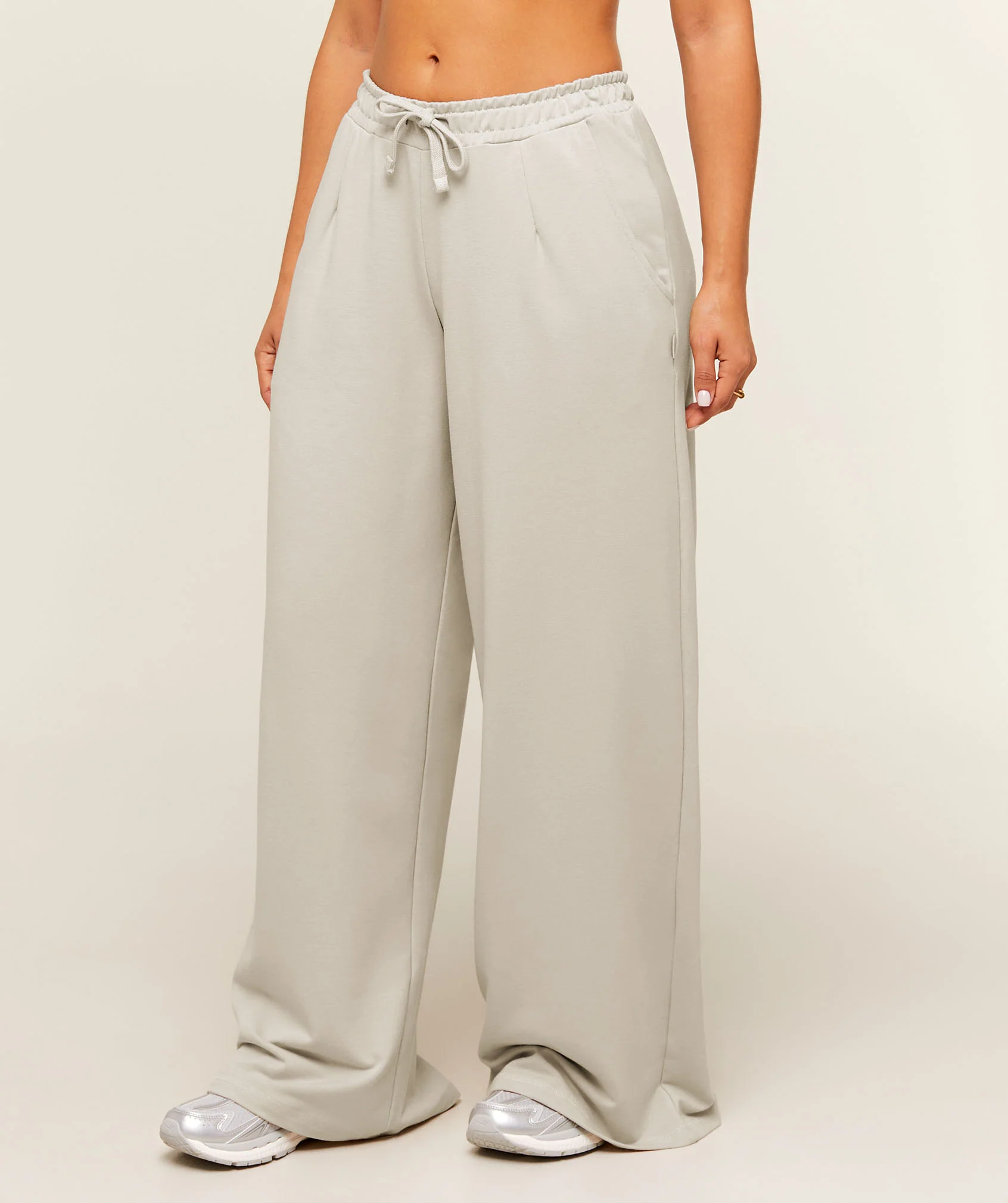 Gymshark Lightweight Wide Leg Pant Short - Pebble Grey - Image 4
