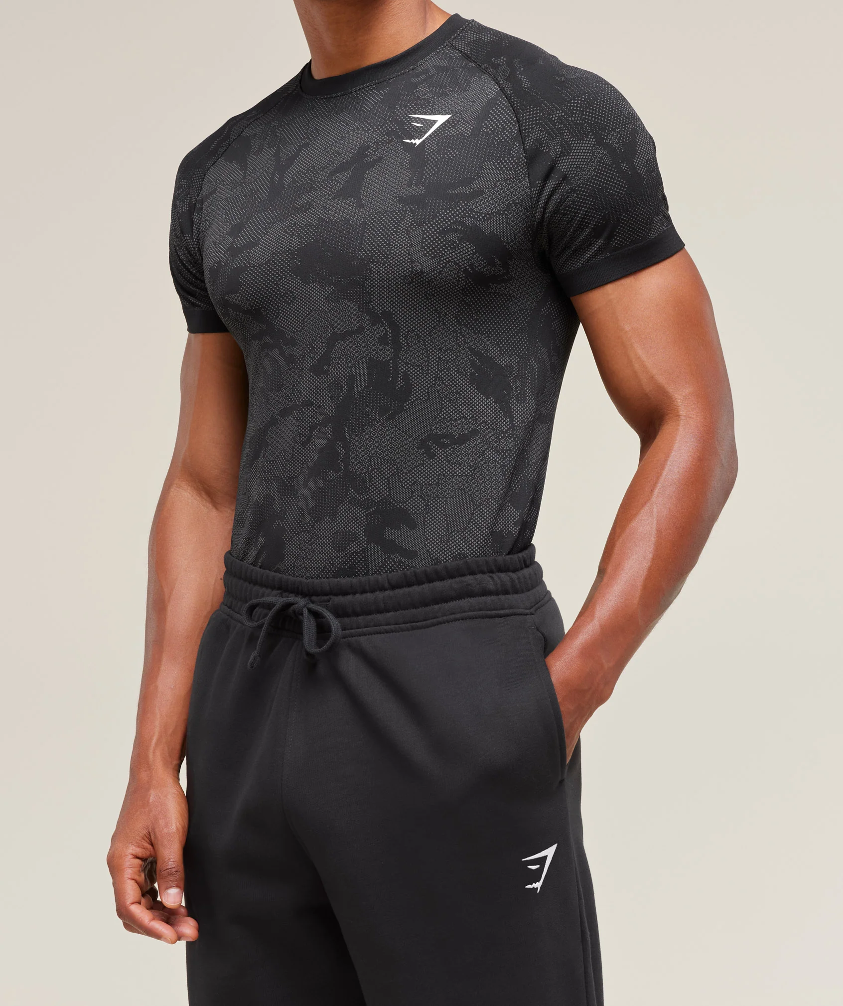 Gymshark Geo Seamless T-Shirt - Black/Charcoal Grey - Image 3
