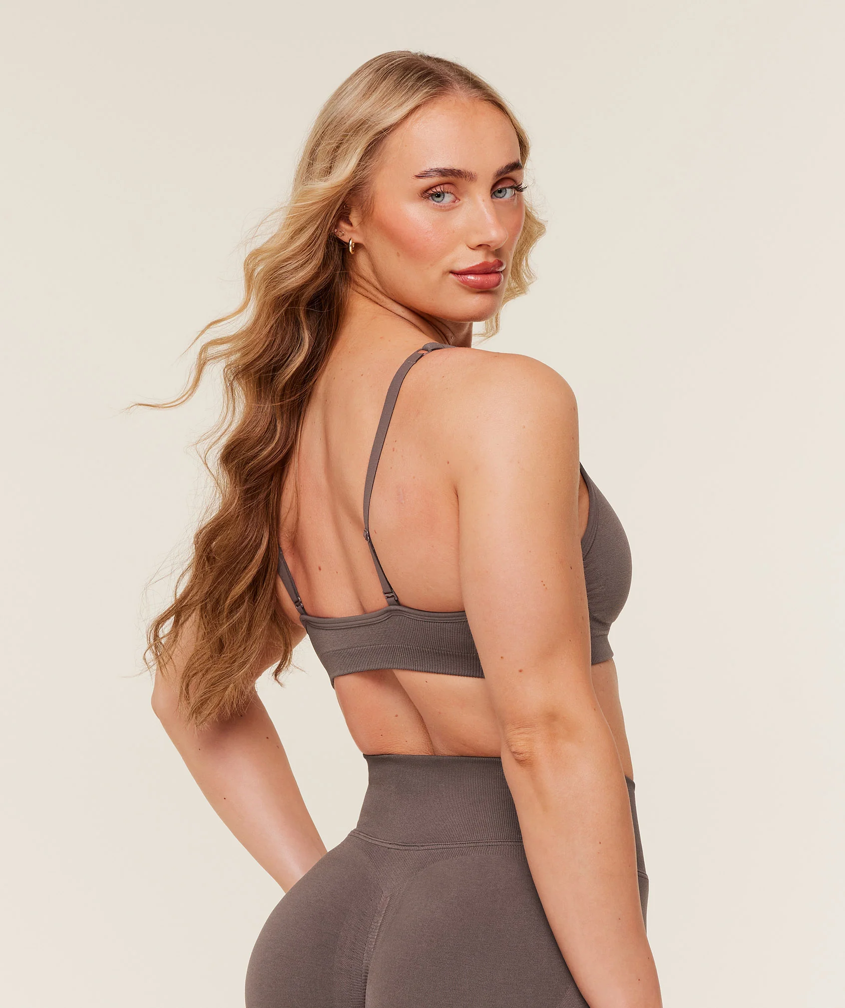 Gymshark Lift Seamless Sports Bra - Cool Brown - Image 2