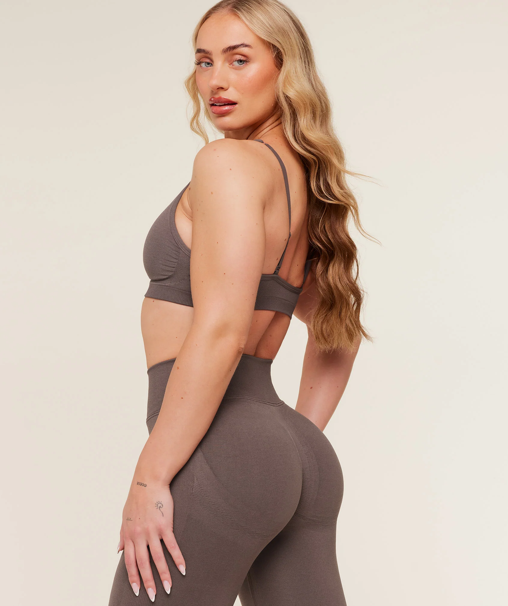 Gymshark Lift Seamless Sports Bra - Cool Brown - Image 5