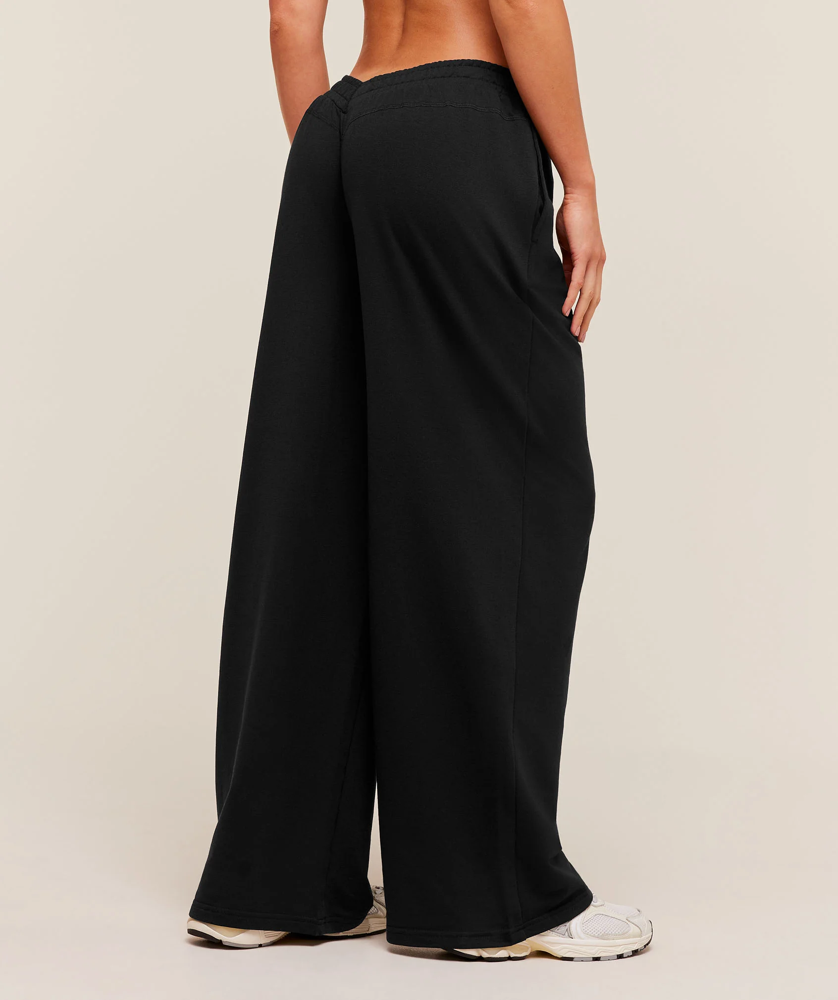 Gymshark Lifting Dipped Waistband Pants - Black - Image 2