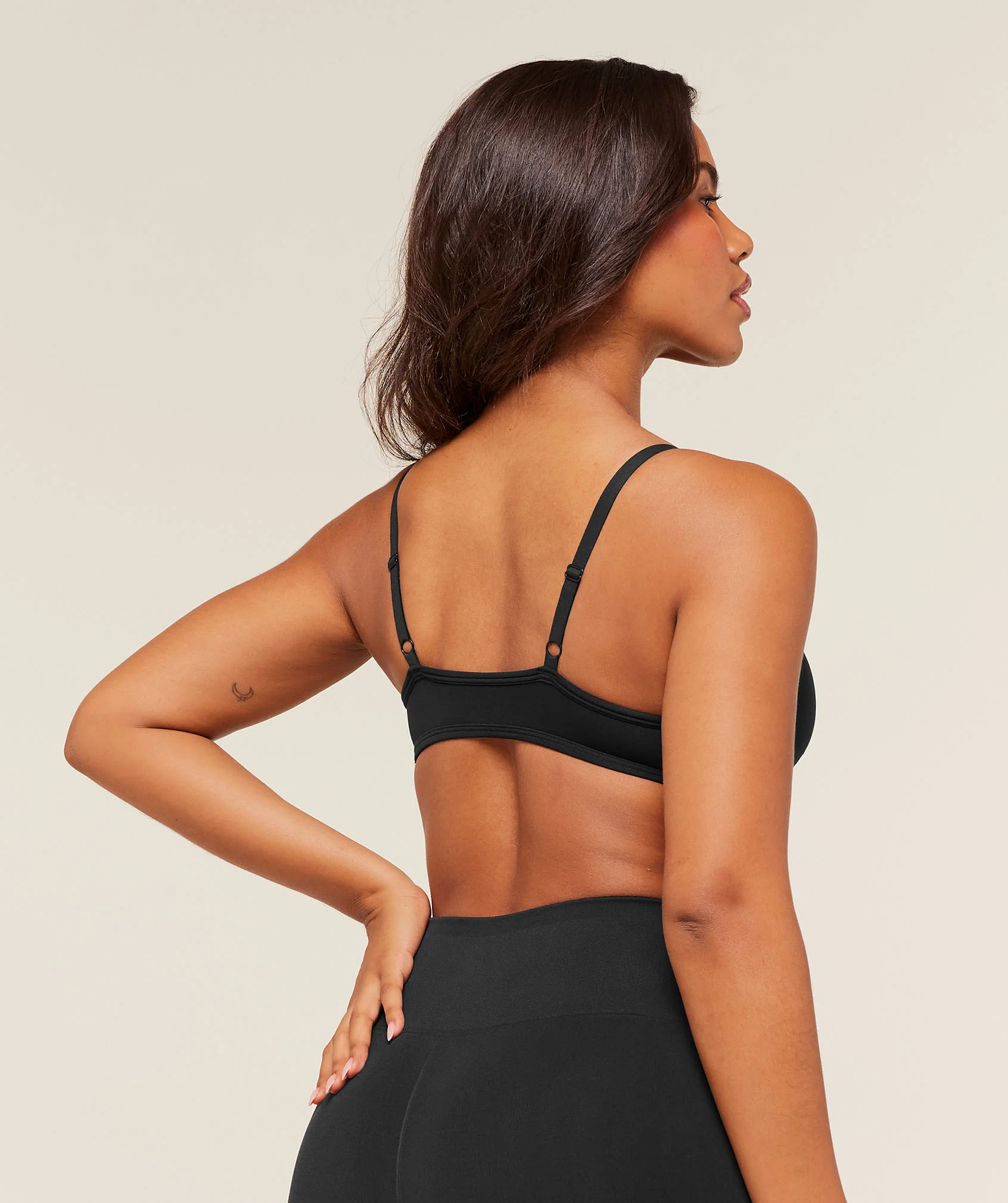 Gymshark Soft Sculpt V-neck Sports Bra - Black - Image 3