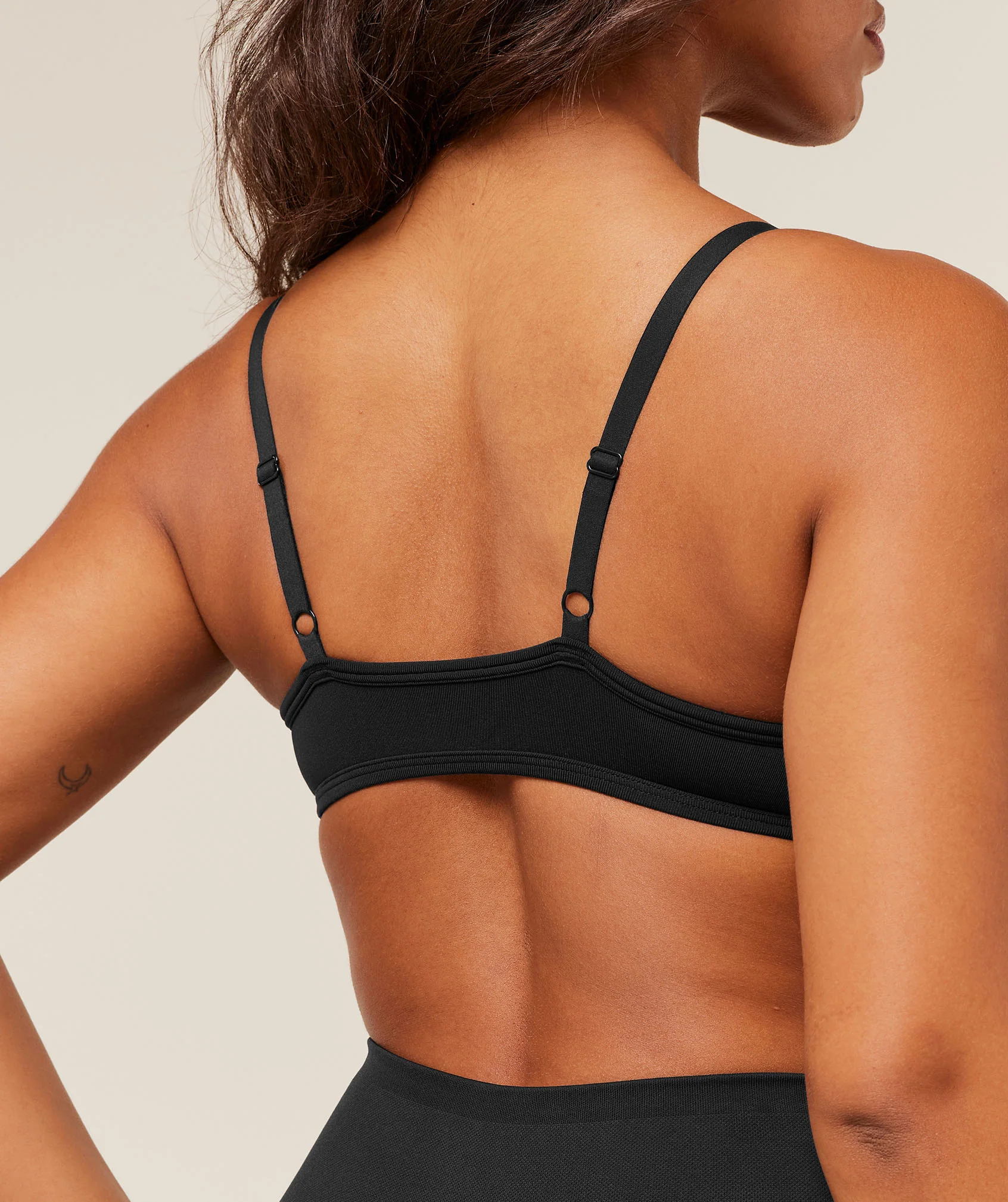 Gymshark Soft Sculpt V-neck Sports Bra - Black - Image 6