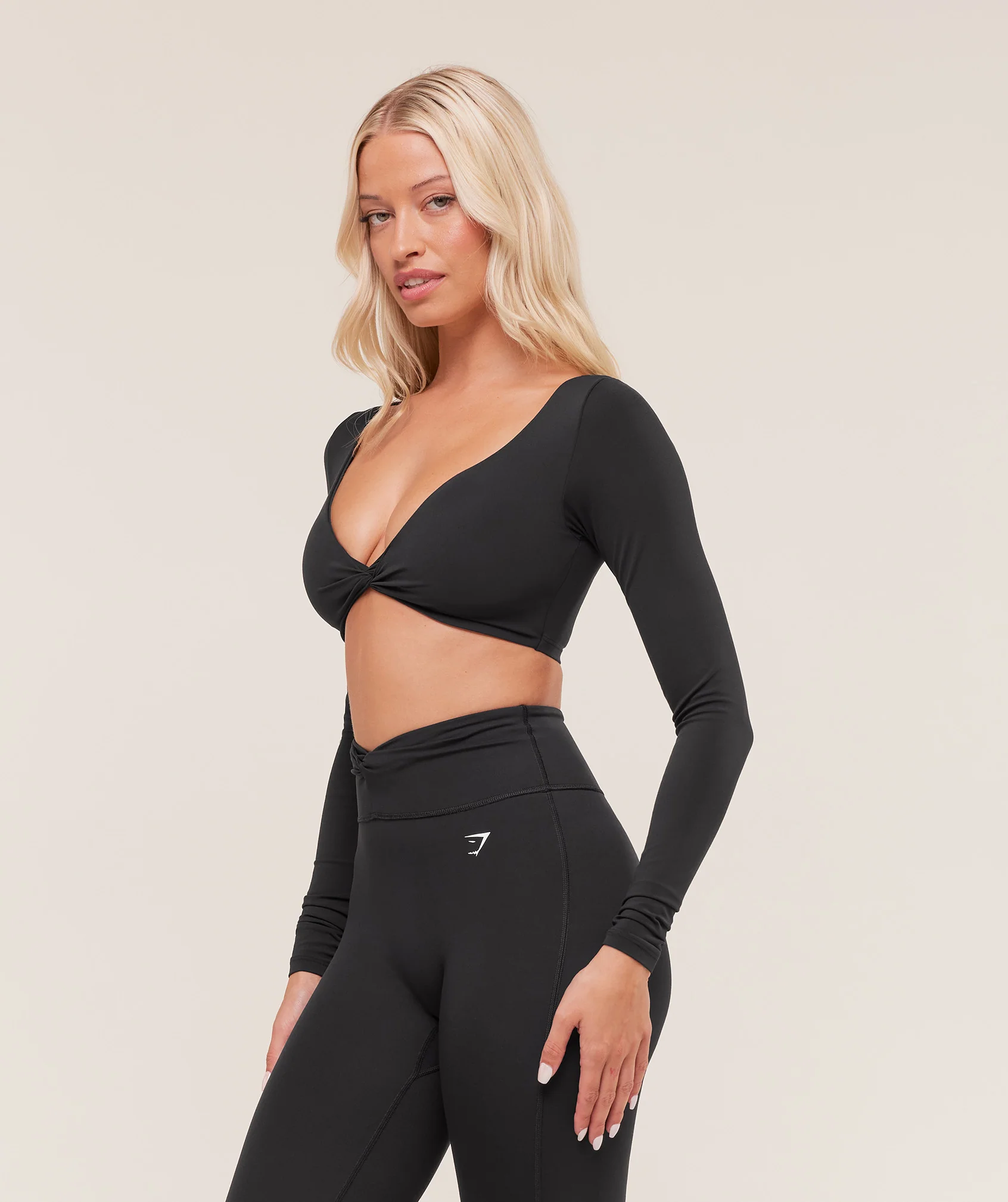 Gymshark Twist Front Long Sleeve Crop Top - Black - Image 2